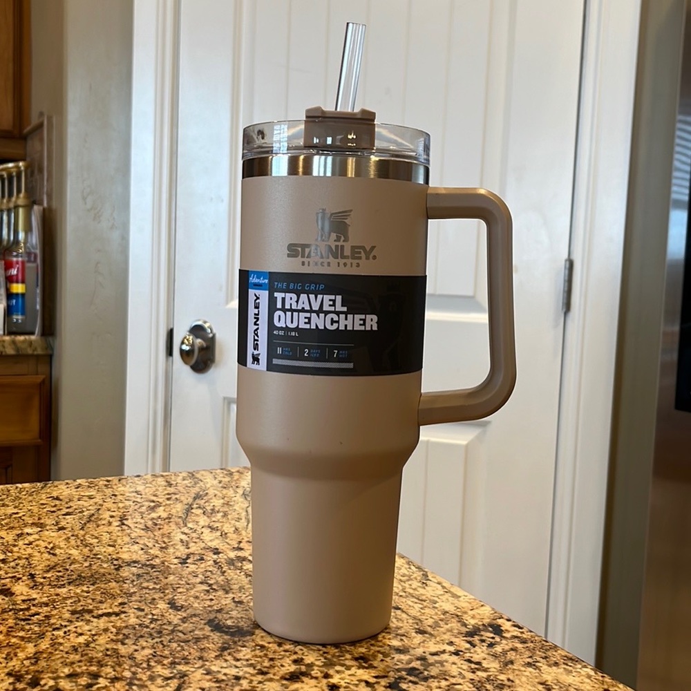 BNWT Stanley Brand Adventure Quencher Travel Tumbler 40oz in the color Driftwood
